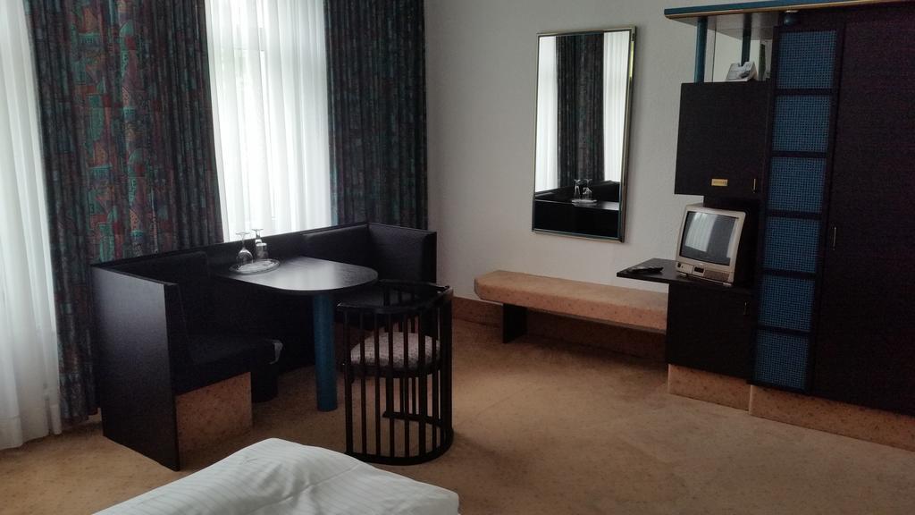 Hotel Bitterfelder Hof Экстерьер фото