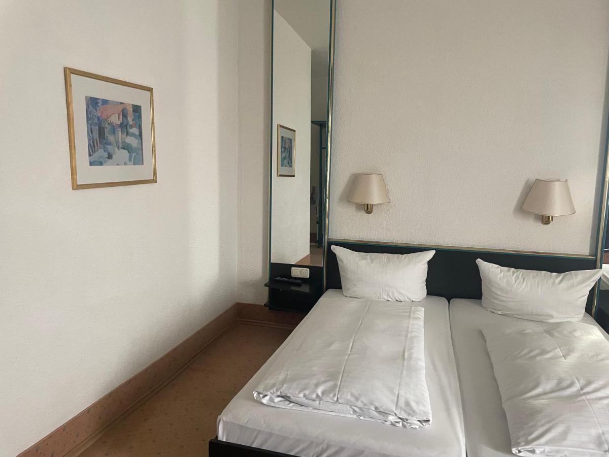 Hotel Bitterfelder Hof Экстерьер фото