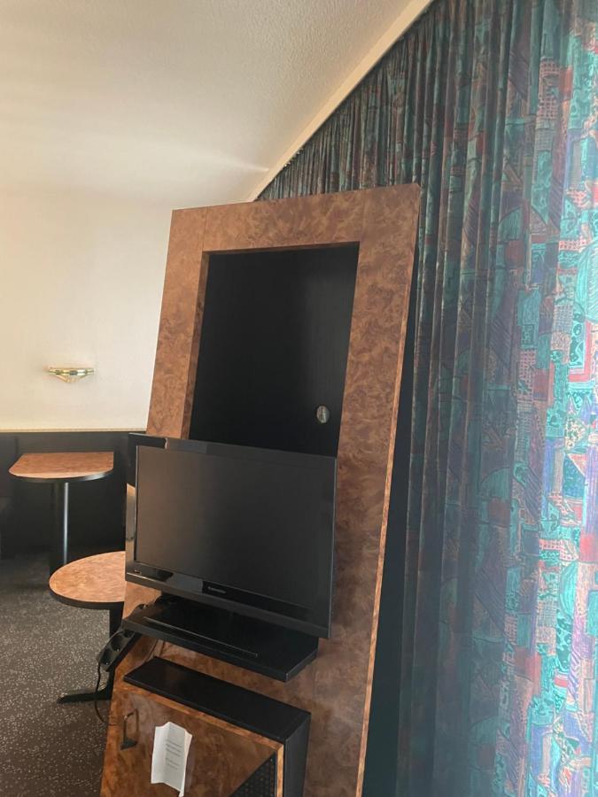Hotel Bitterfelder Hof Экстерьер фото