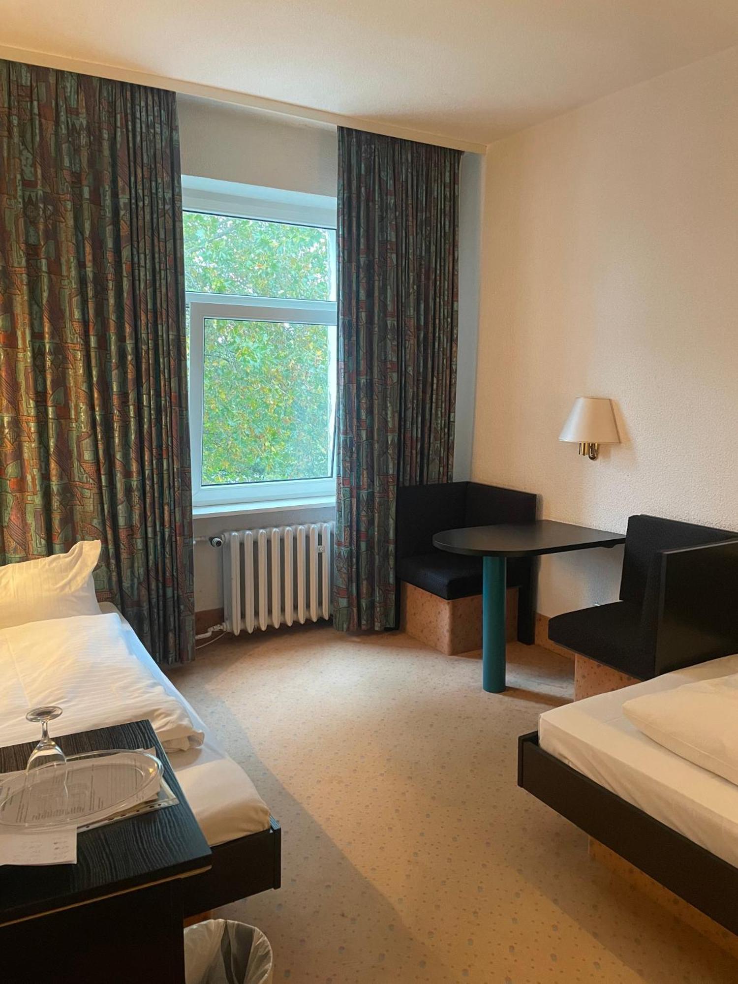 Hotel Bitterfelder Hof Экстерьер фото