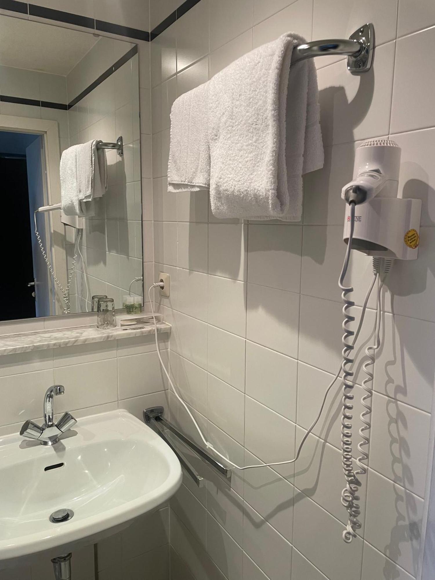 Hotel Bitterfelder Hof Экстерьер фото