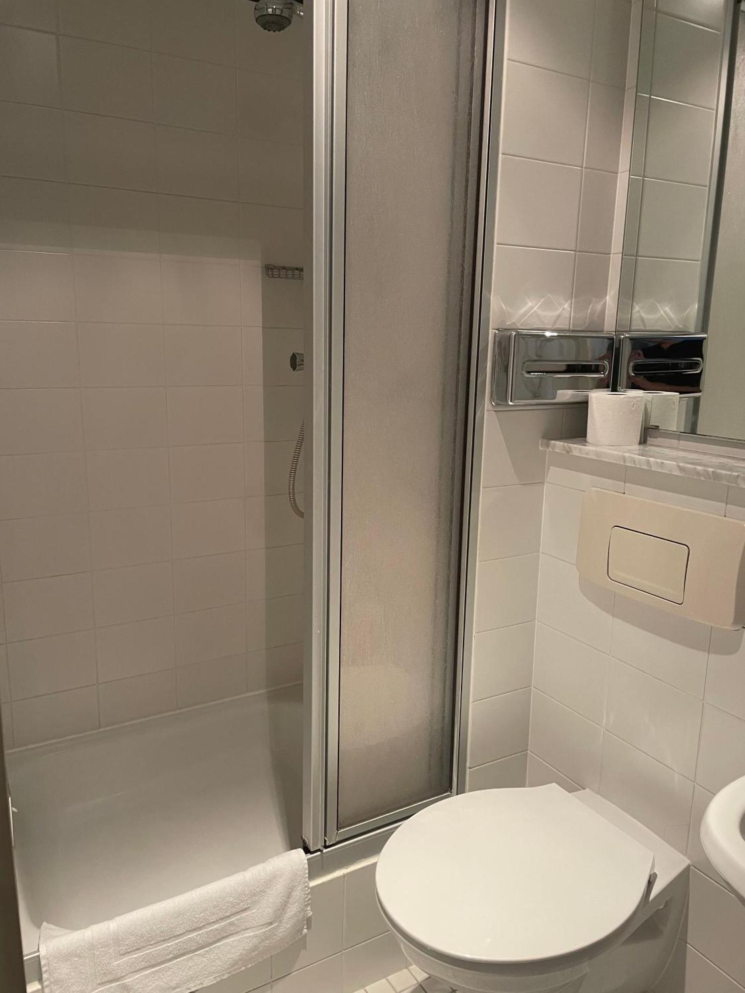 Hotel Bitterfelder Hof Экстерьер фото