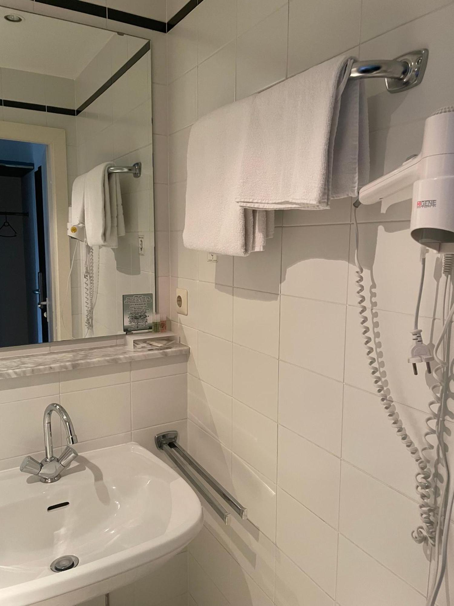 Hotel Bitterfelder Hof Экстерьер фото