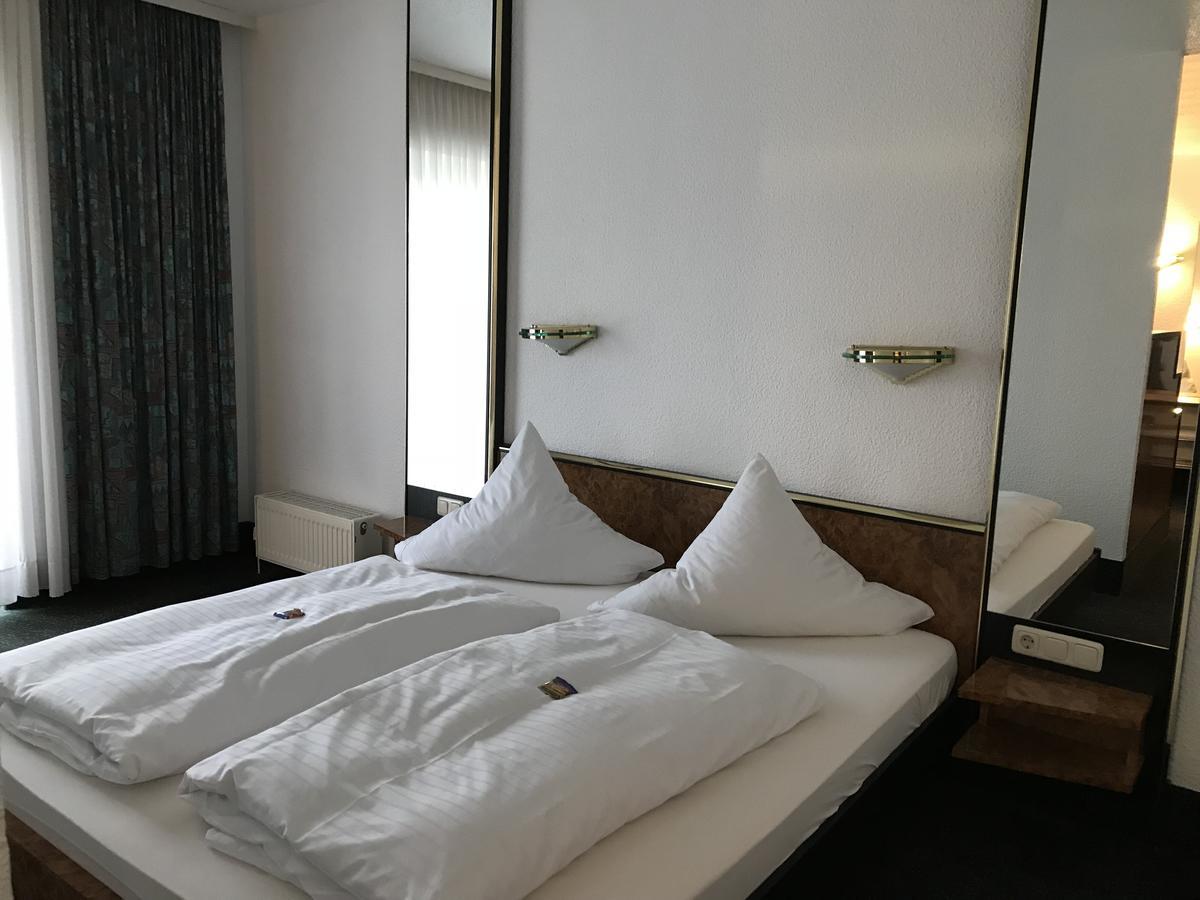 Hotel Bitterfelder Hof Экстерьер фото