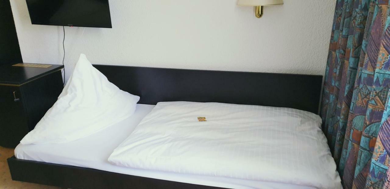 Hotel Bitterfelder Hof Экстерьер фото